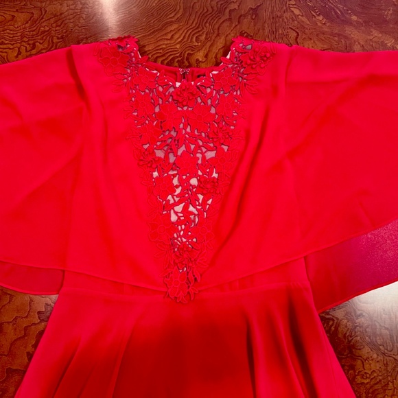 BCBGMaxAzria Dress in Holiday Red, size 6 - Picture 4 of 4
